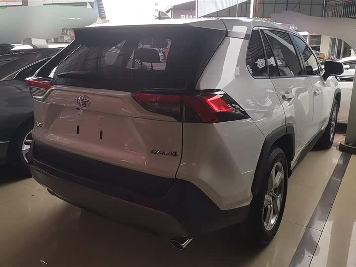 Фото 3 - Toyota RAV4