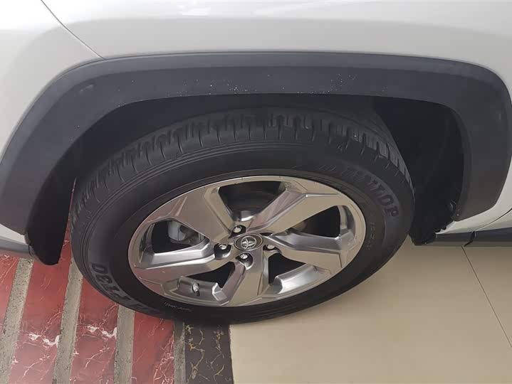 Фото 6 - Toyota RAV4