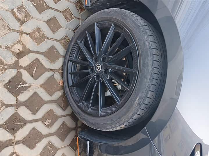 Фото 6 - Changan UNI-V