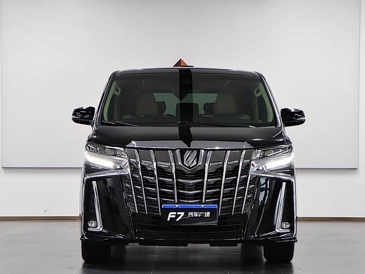 Фото 2 - Toyota Alphard