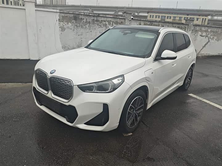 Фото 1 - BMW iX1