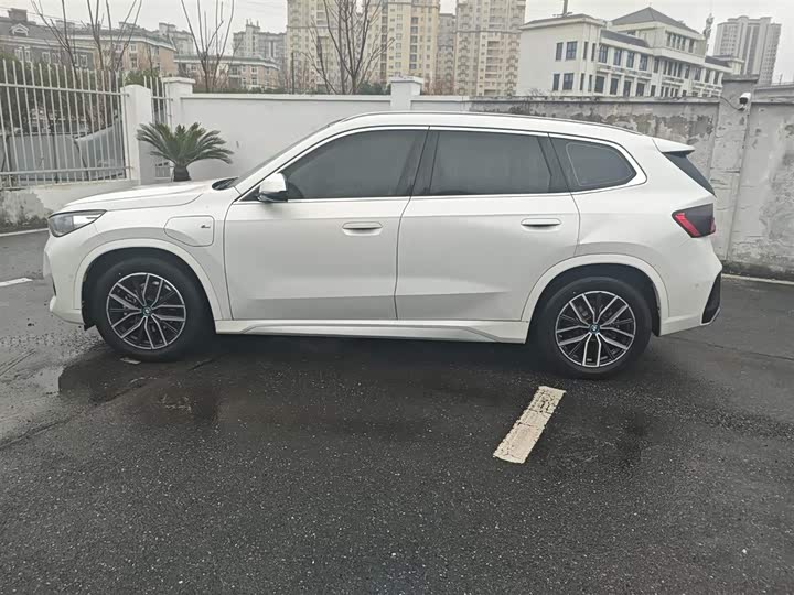 Фото 3 - BMW iX1