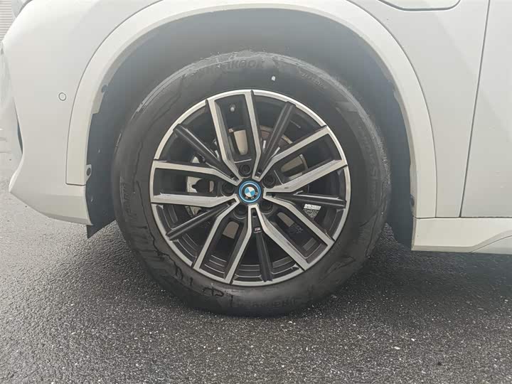 Фото 4 - BMW iX1