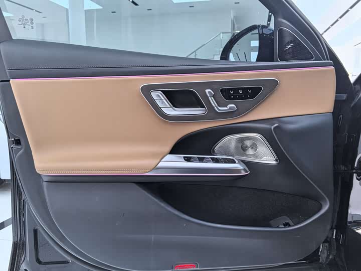 Фото 4 - Mercedes-Benz E-Class