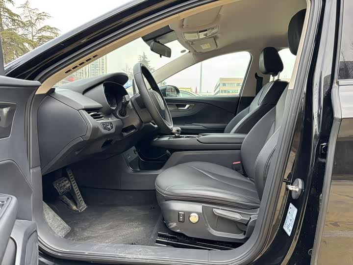 Фото 7 - Hongqi E-QM5