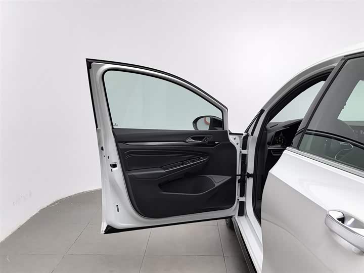 Фото 8 - Volkswagen Golf