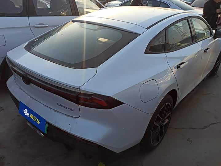 Фото 3 - Changan UNI-V Hybrid