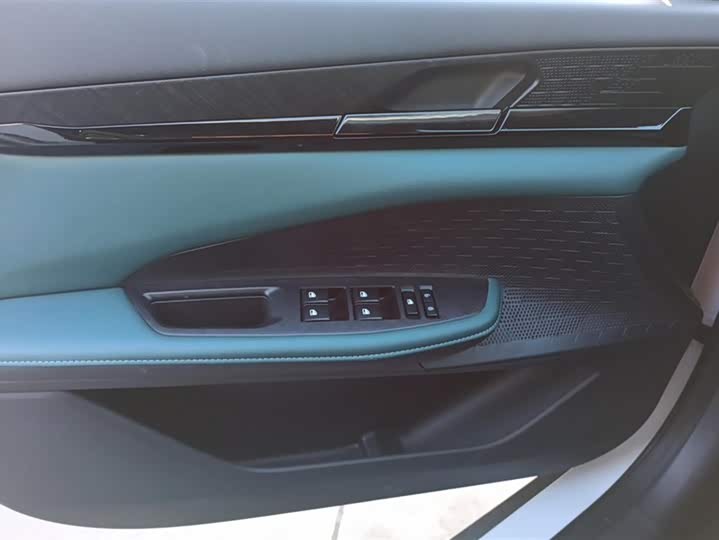 Фото 7 - Changan UNI-V Hybrid