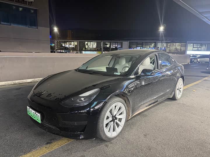 Фото 1 - Tesla Model 3