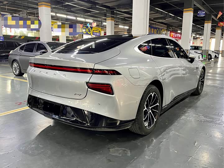 Фото 3 - XPeng P7