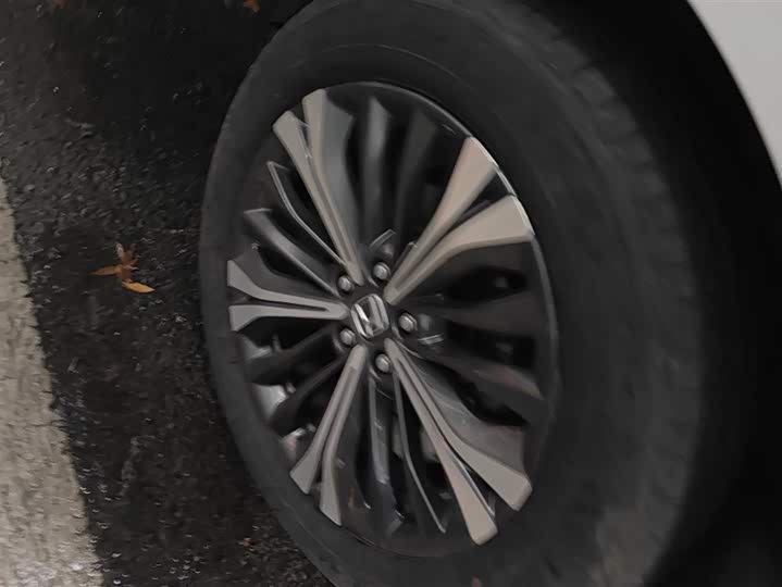 Фото 6 - Honda UR-V