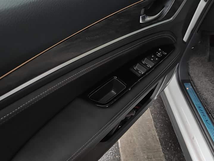 Фото 7 - Honda UR-V