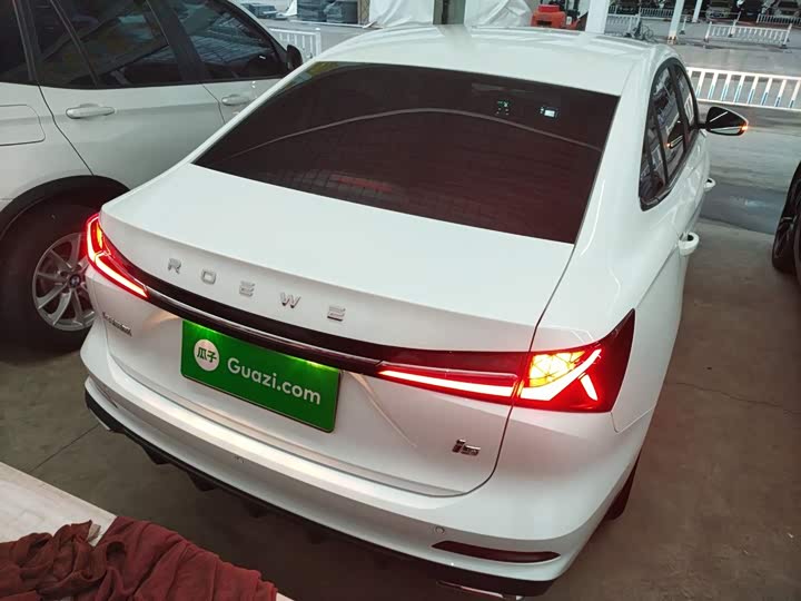 Фото 6 - Roewe i5