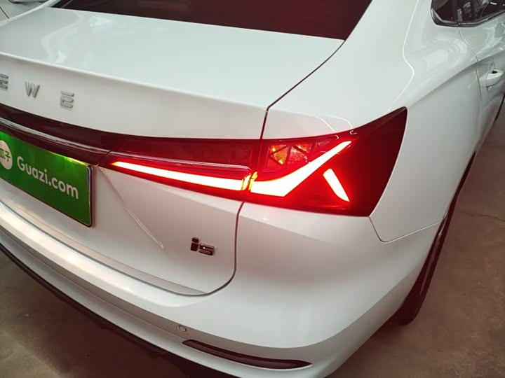 Фото 8 - Roewe i5