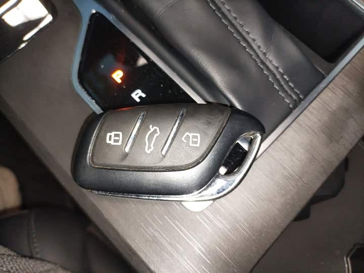 Фото 9 - Roewe i5