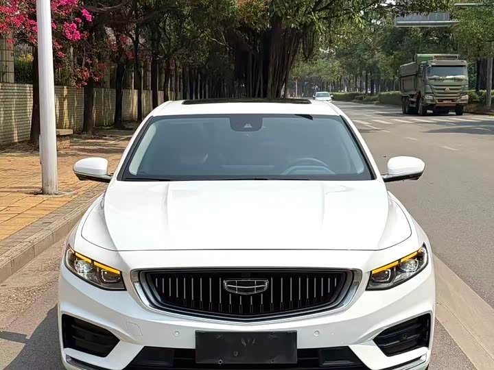 Фото 2 - Geely Preface