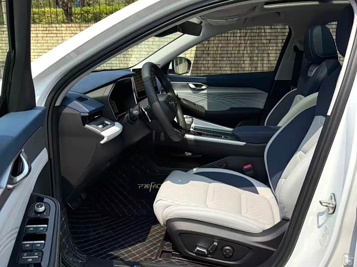 Фото 4 - Geely Preface