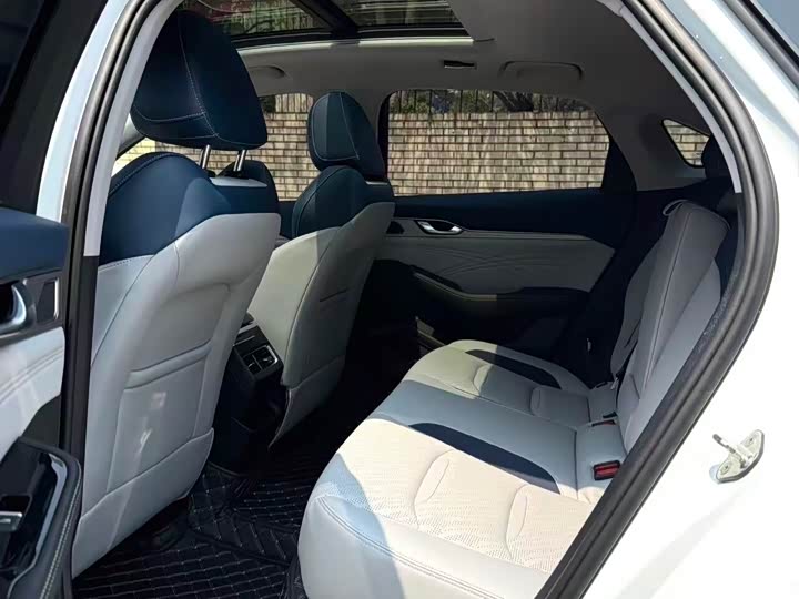 Фото 6 - Geely Preface