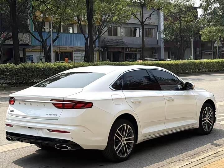 Фото 7 - Geely Preface