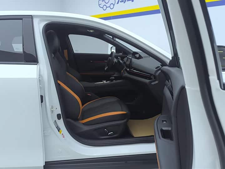 Фото 8 - Changan UNI-V