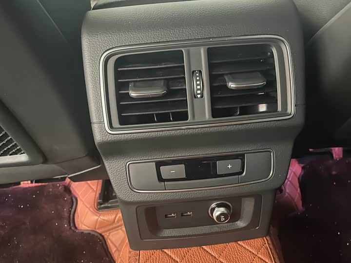 Фото 8 - Audi Q5L Sportback