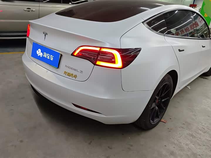 Фото 3 - Tesla Model 3