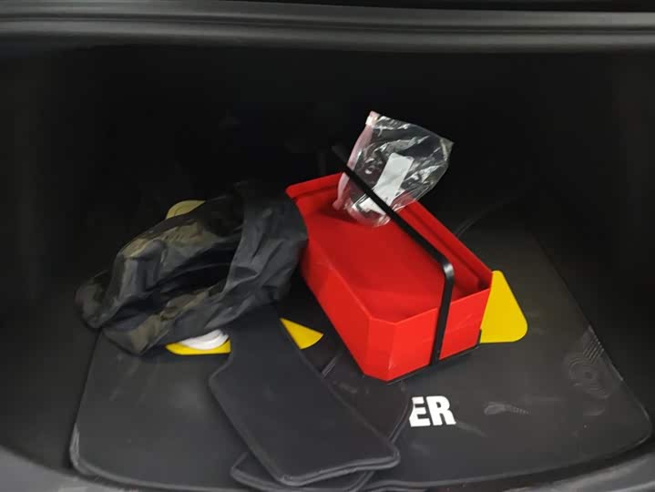 Фото 4 - Tesla Model 3