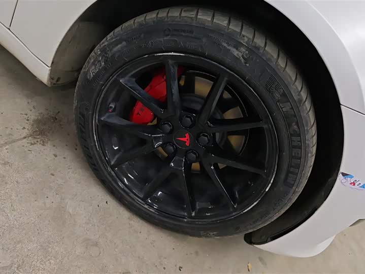 Фото 6 - Tesla Model 3