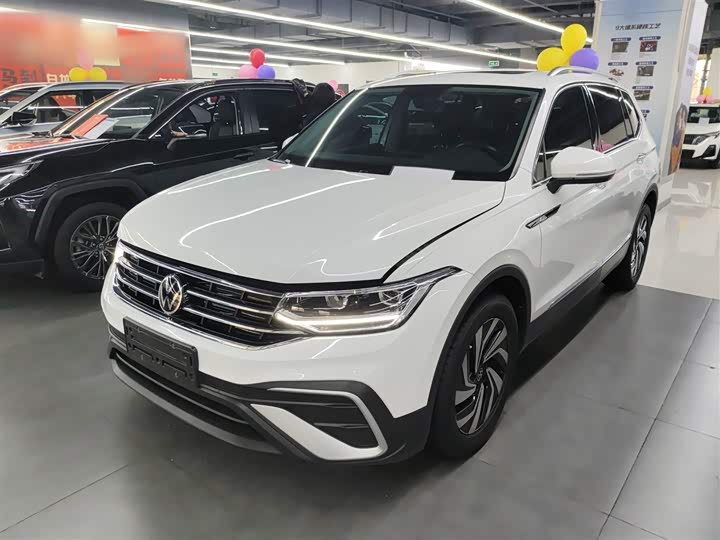 Фото 1 - Volkswagen Tiguan L Pro