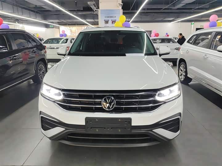 Фото 3 - Volkswagen Tiguan L Pro