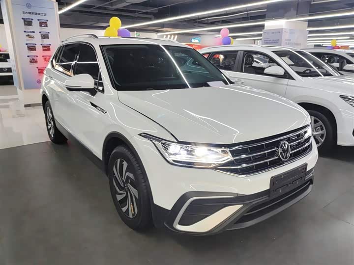 Фото 4 - Volkswagen Tiguan L Pro