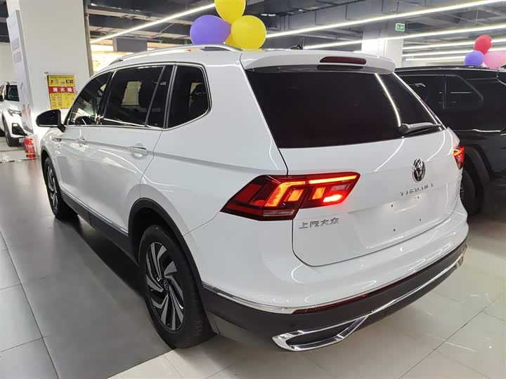 Фото 5 - Volkswagen Tiguan L Pro