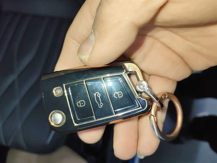 Фото 9 - Volkswagen Tiguan L Pro