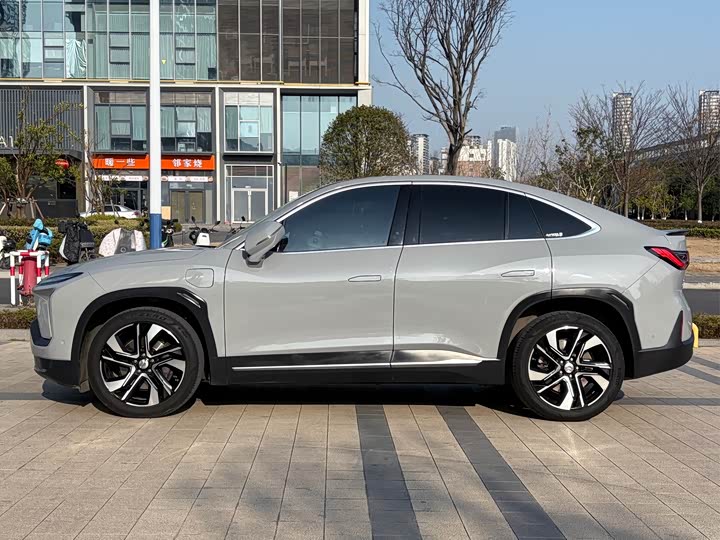 Фото 2 - Nio EC6