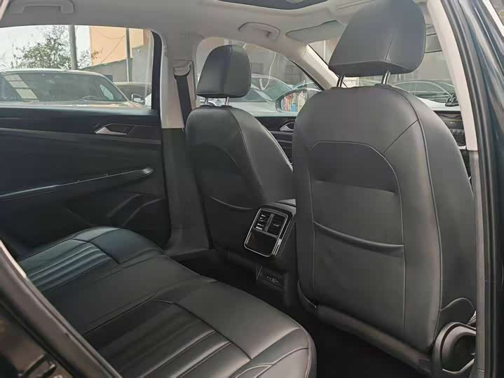 Фото 6 - Volkswagen Passat