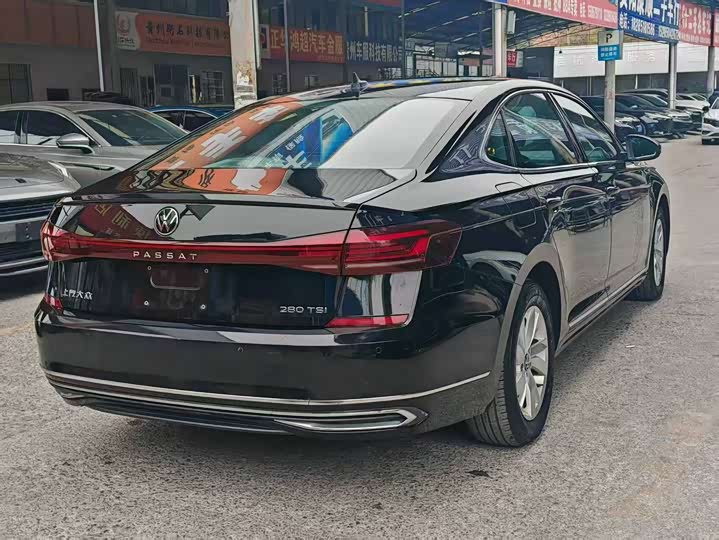 Фото 7 - Volkswagen Passat