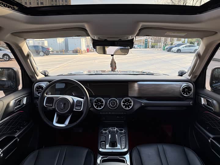 Фото 5 - Tank 300