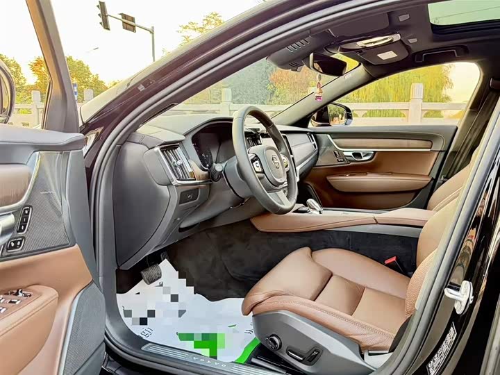 Фото 2 - Volvo S90