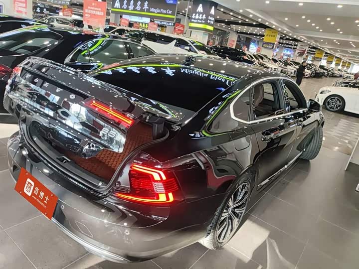 Фото 5 - Volvo S90