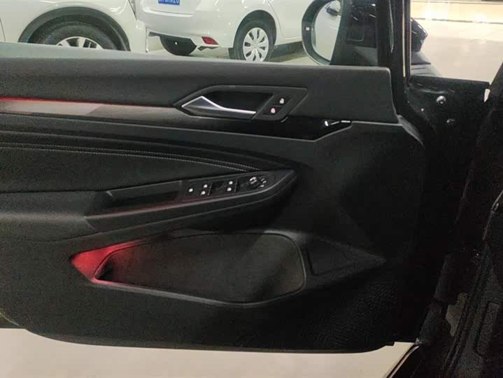 Фото 7 - Volkswagen Golf