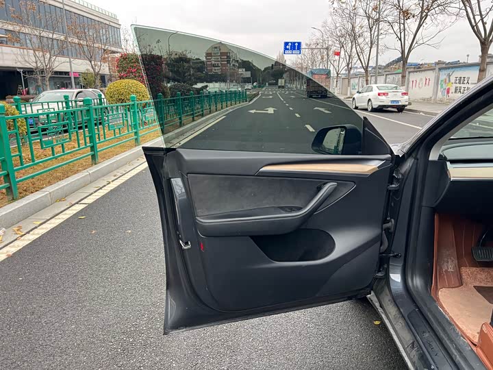 Фото 6 - Tesla Model Y