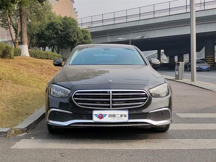 Фото 2 - Mercedes-Benz E-Class