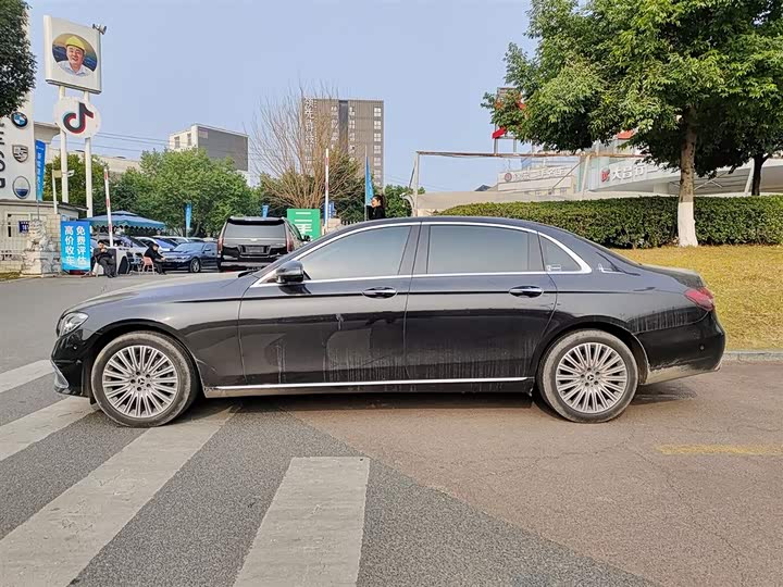 Фото 3 - Mercedes-Benz E-Class