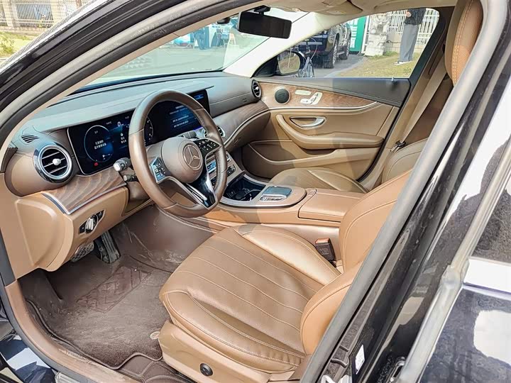 Фото 7 - Mercedes-Benz E-Class