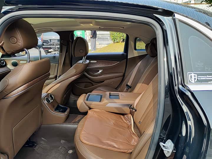 Фото 8 - Mercedes-Benz E-Class