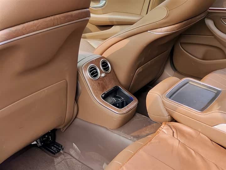 Фото 9 - Mercedes-Benz E-Class