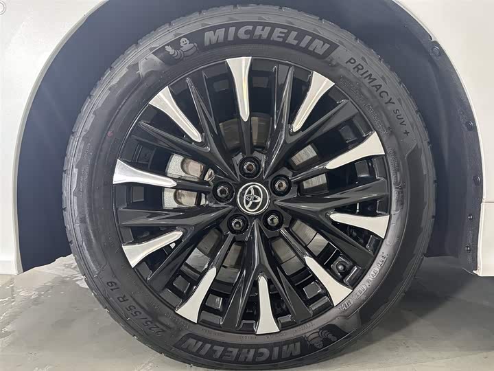 Фото 5 - Toyota Alphard