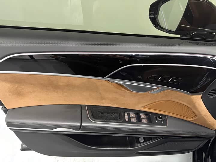 Фото 3 - Audi A8 Hybrid