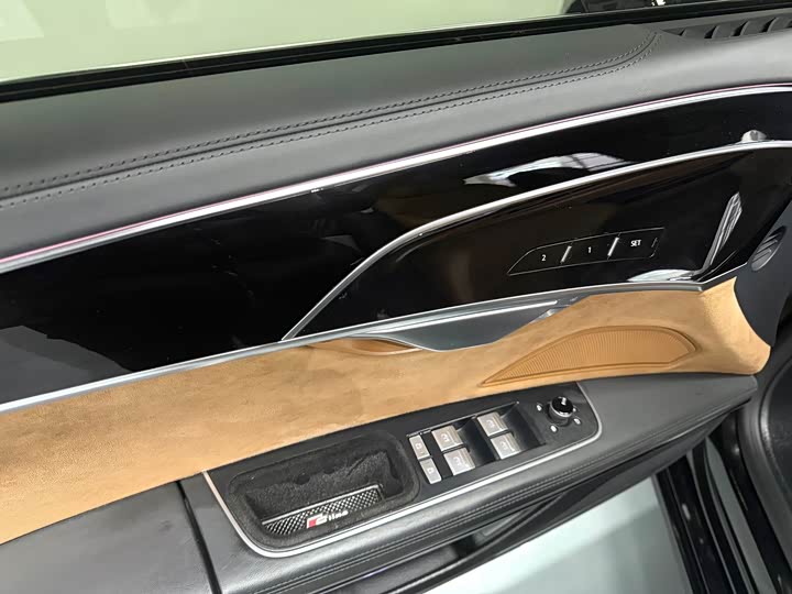 Фото 4 - Audi A8 Hybrid