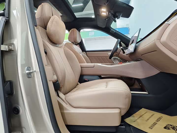 Фото 9 - Nio Onvo L90